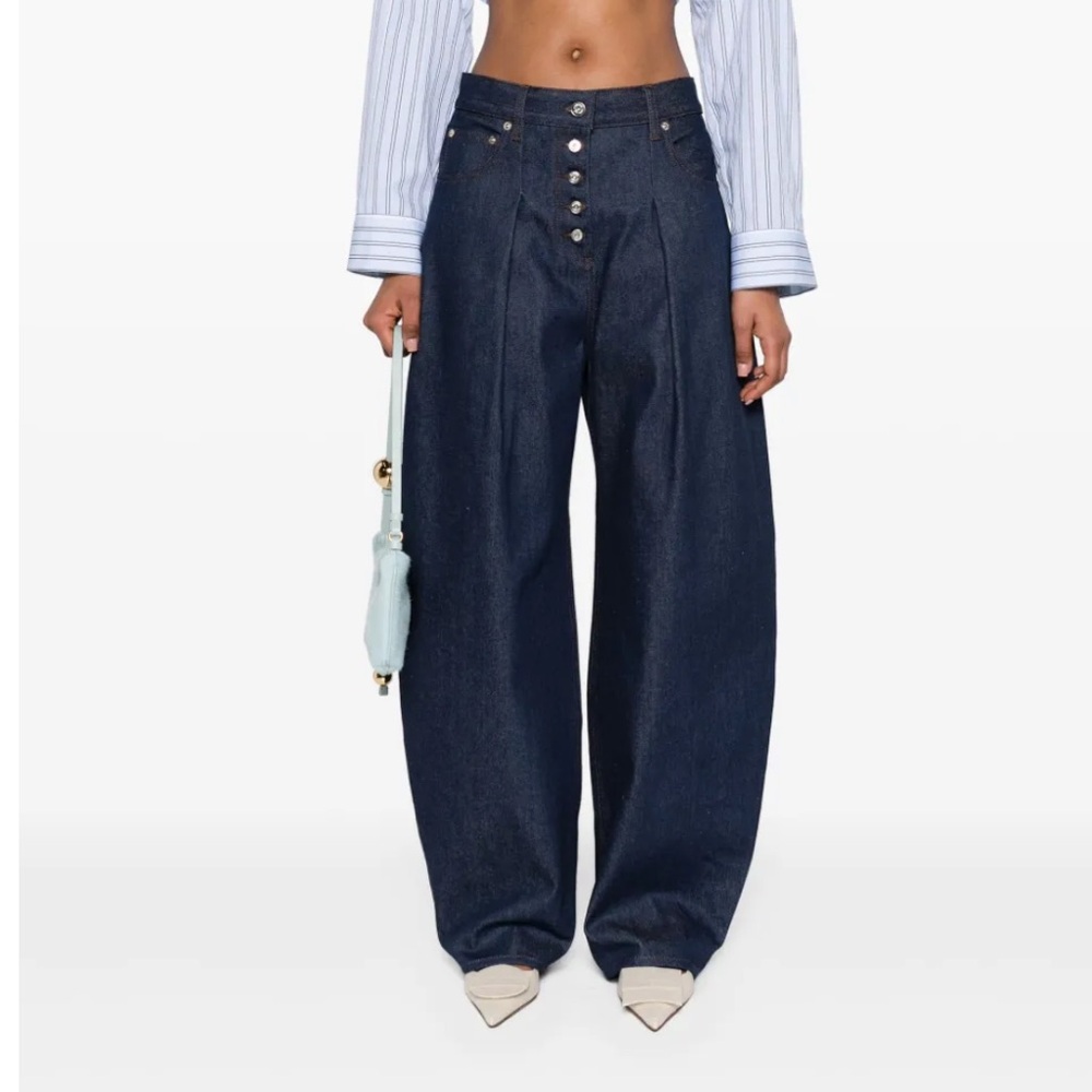 Jacquemus
Le De-Nimes Ovalo mid-rise wide-leg jeans